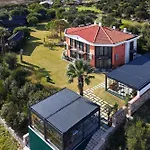 Silver Bay Club House فندق أورلا