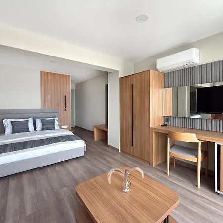 Silver Bay Club House Hotel 4*