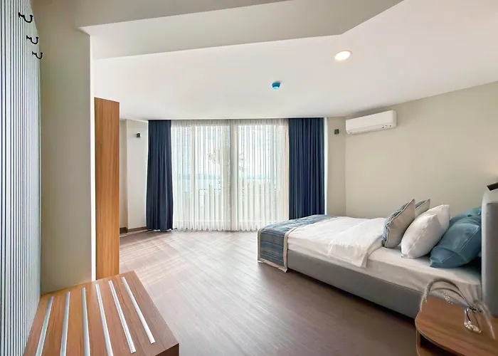 Silver Bay Club House Hotel