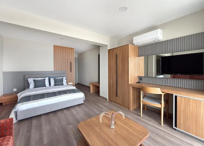 Silver Bay Club House Hotel 4*